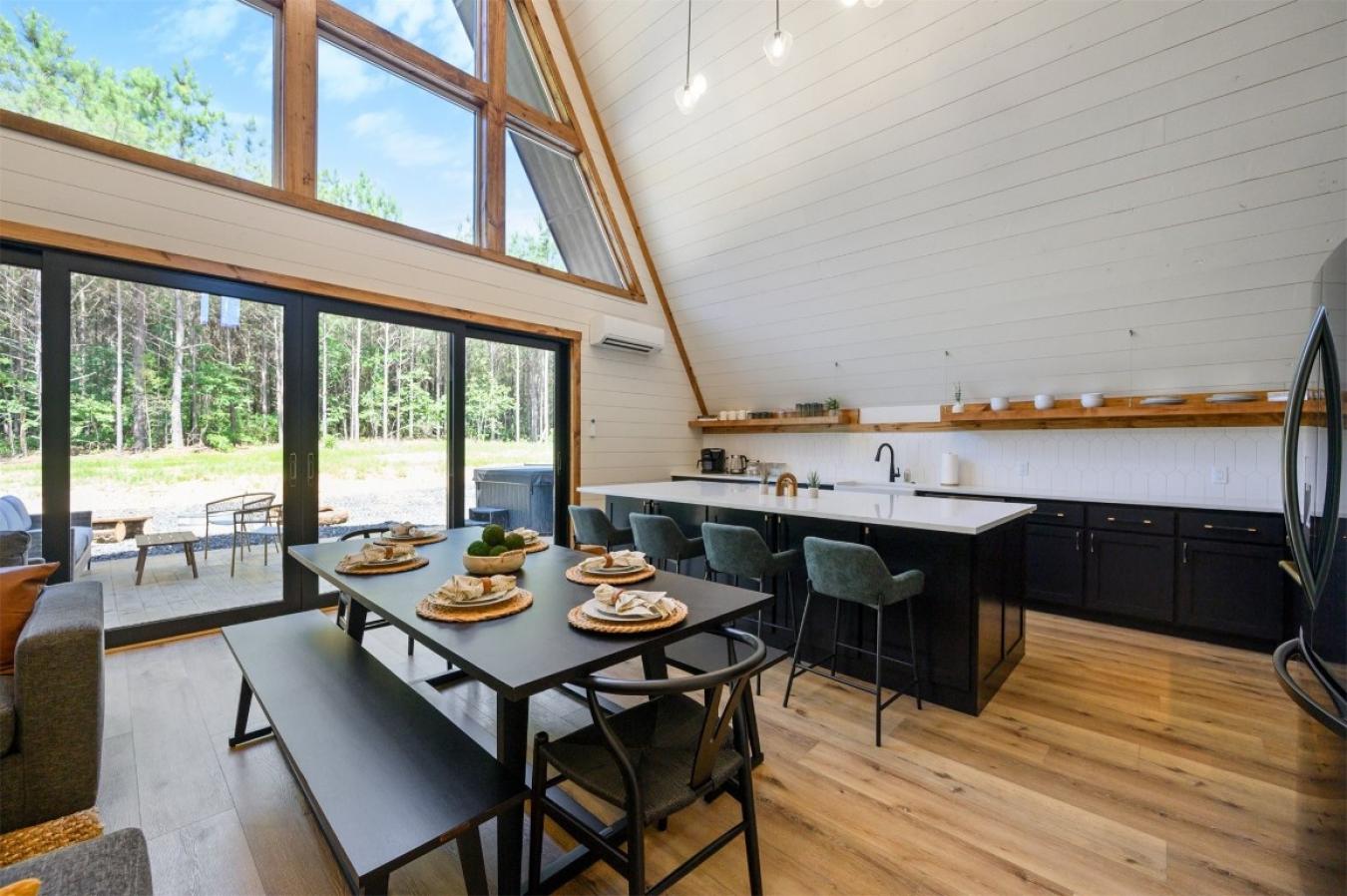 Broken Bow, McCurtain, 74728, United States, 4 Bedrooms Bedrooms, ,3 BathroomsBathrooms,Residential,For Sale,2010475