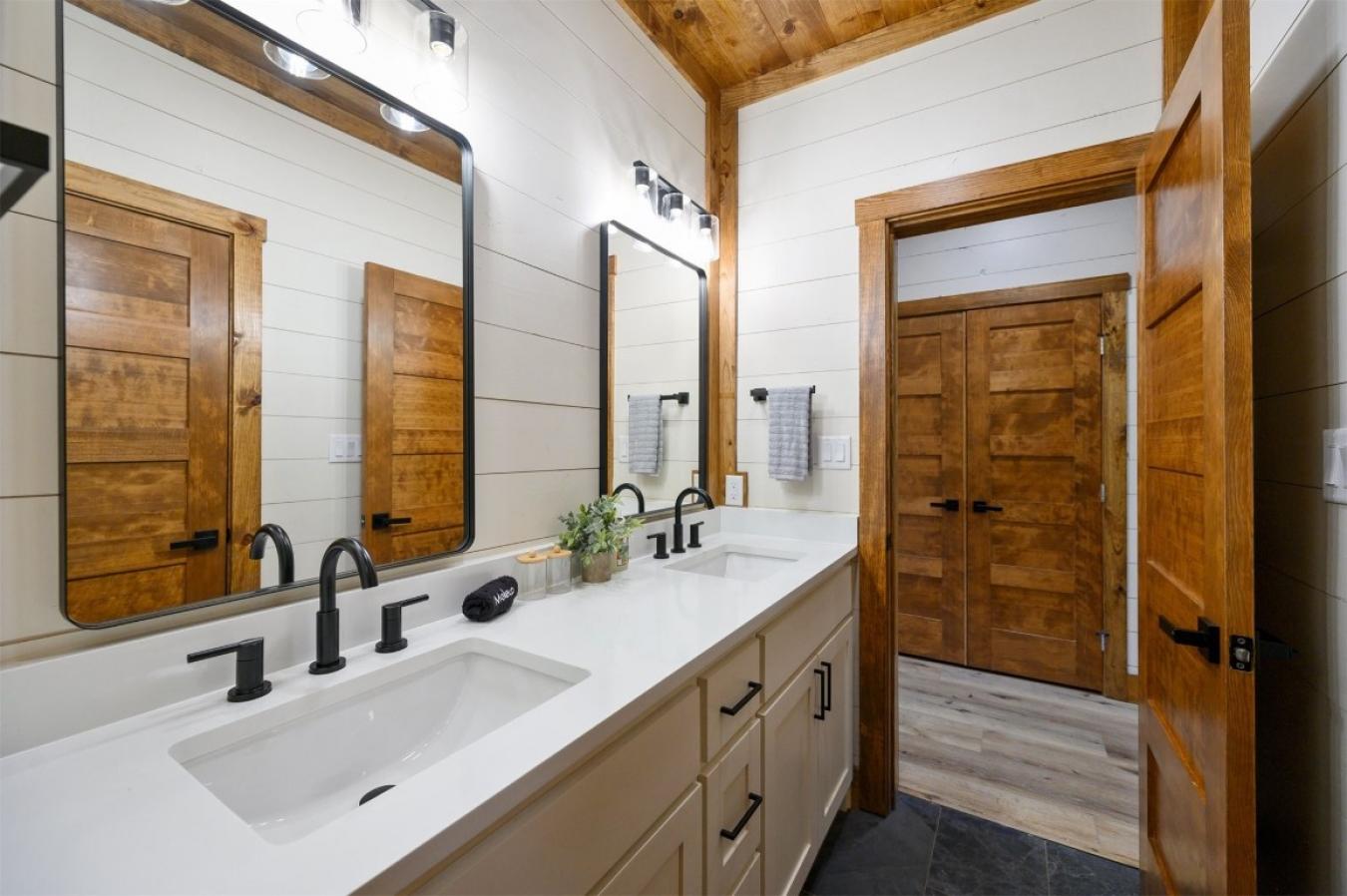 Broken Bow, McCurtain, 74728, United States, 4 Bedrooms Bedrooms, ,3 BathroomsBathrooms,Residential,For Sale,2010475