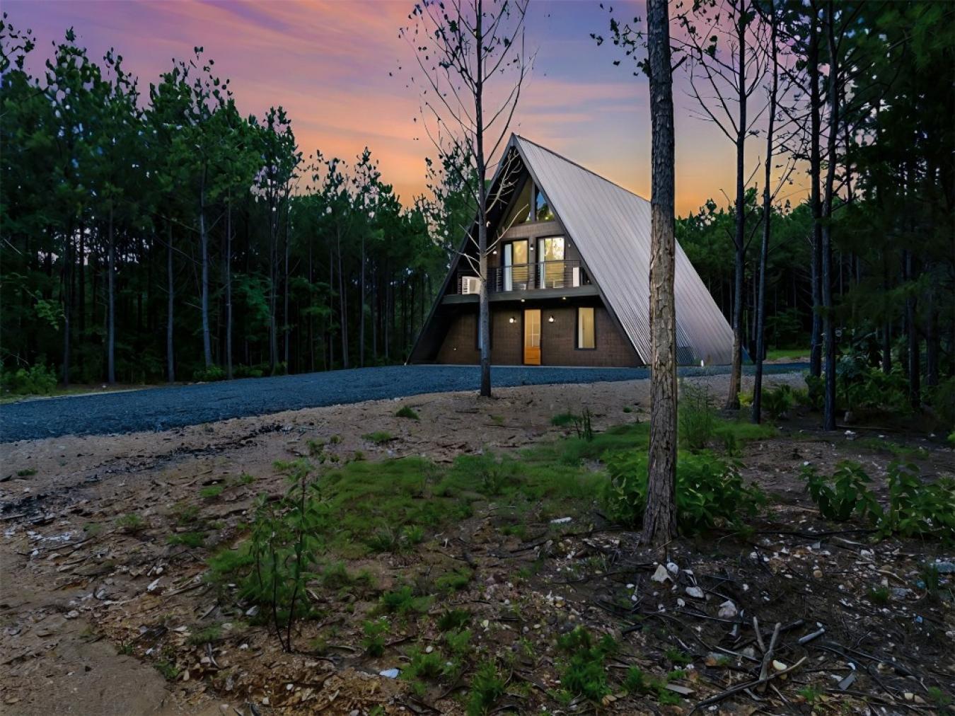 Broken Bow, McCurtain, 74728, United States, 4 Bedrooms Bedrooms, ,3 BathroomsBathrooms,Residential,For Sale,2010475