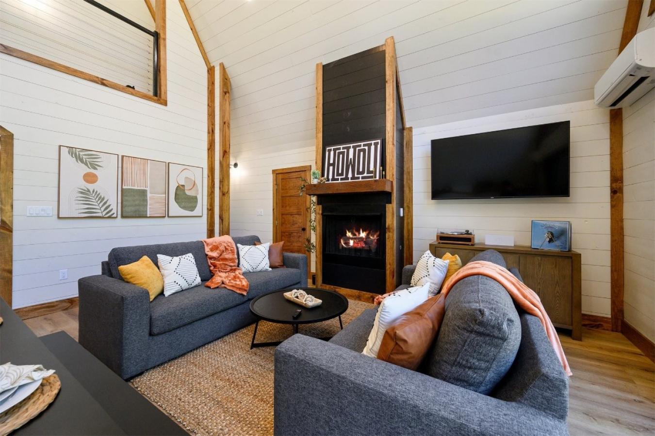 Broken Bow, McCurtain, 74728, United States, 4 Bedrooms Bedrooms, ,3 BathroomsBathrooms,Residential,For Sale,2010475