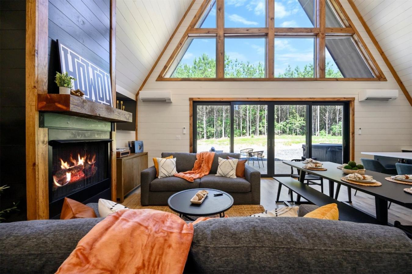 Broken Bow, McCurtain, 74728, United States, 4 Bedrooms Bedrooms, ,3 BathroomsBathrooms,Residential,For Sale,2010475