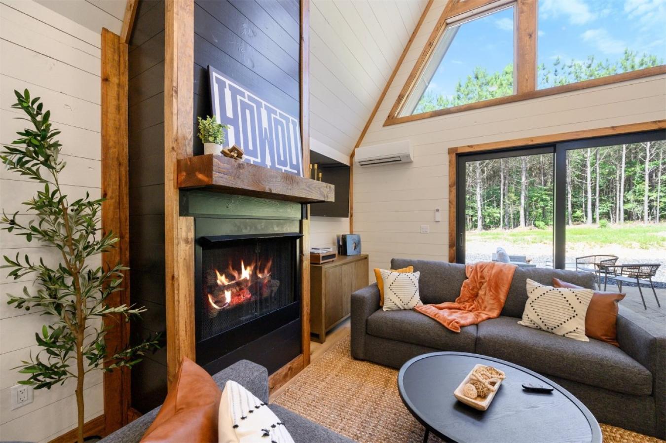 Broken Bow, McCurtain, 74728, United States, 4 Bedrooms Bedrooms, ,3 BathroomsBathrooms,Residential,For Sale,2010475