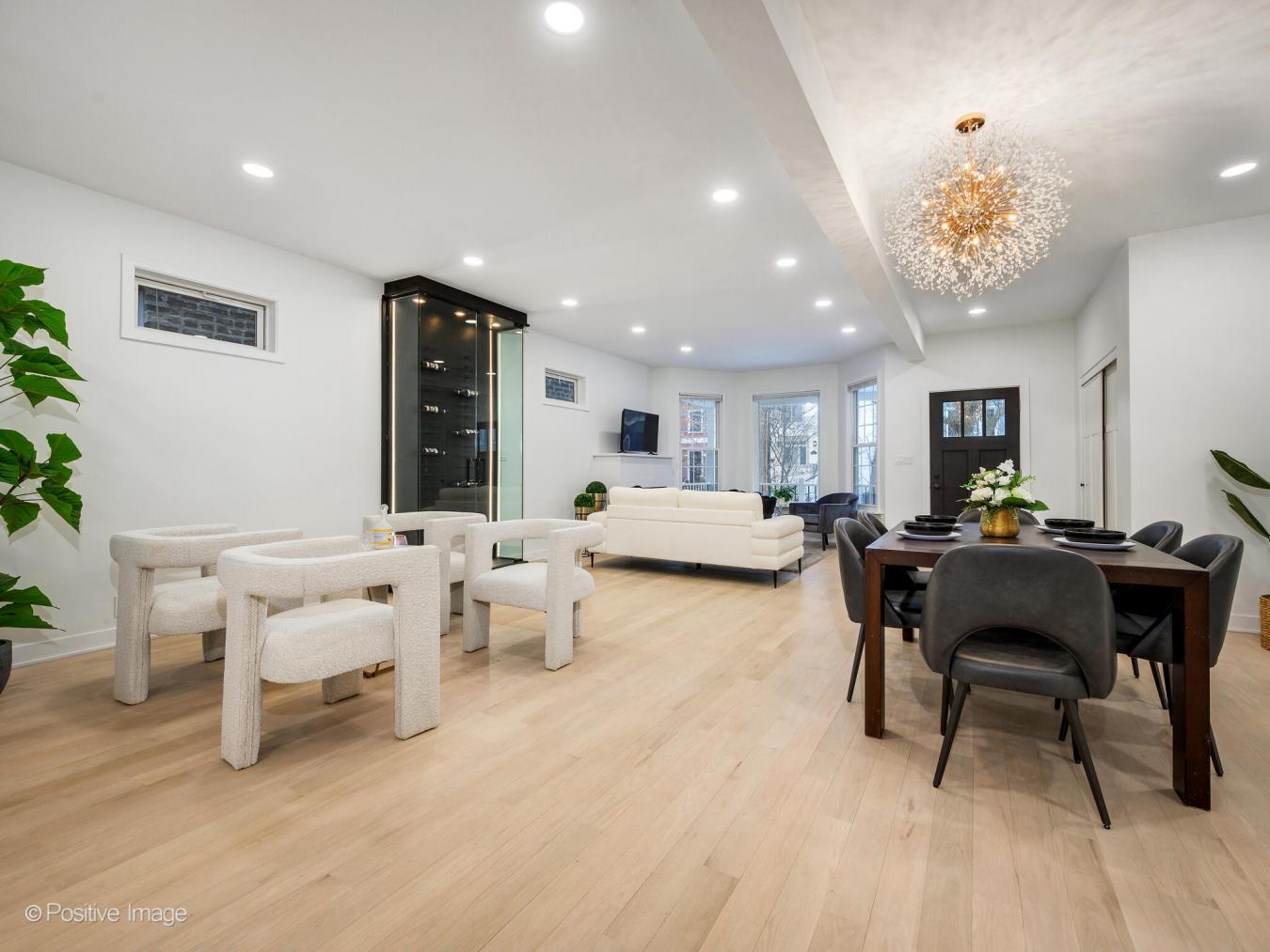 Chicago, Cook, 60657, United States, 4 Bedrooms Bedrooms, ,3 BathroomsBathrooms,Residential,For Sale,2010474