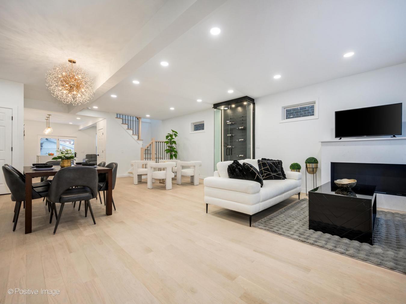 Chicago, Cook, 60657, United States, 4 Bedrooms Bedrooms, ,3 BathroomsBathrooms,Residential,For Sale,2010474