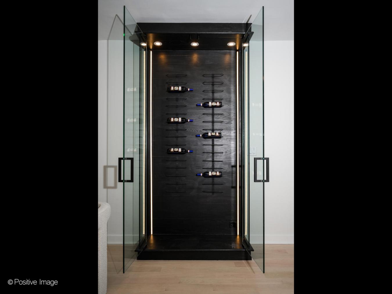 Chicago, Cook, 60657, United States, 4 Bedrooms Bedrooms, ,3 BathroomsBathrooms,Residential,For Sale,2010474