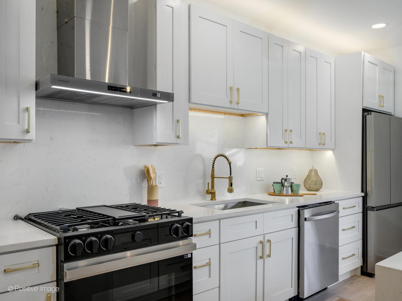 Chicago, Cook, 60657, United States, 4 Bedrooms Bedrooms, ,3 BathroomsBathrooms,Residential,For Sale,2010474