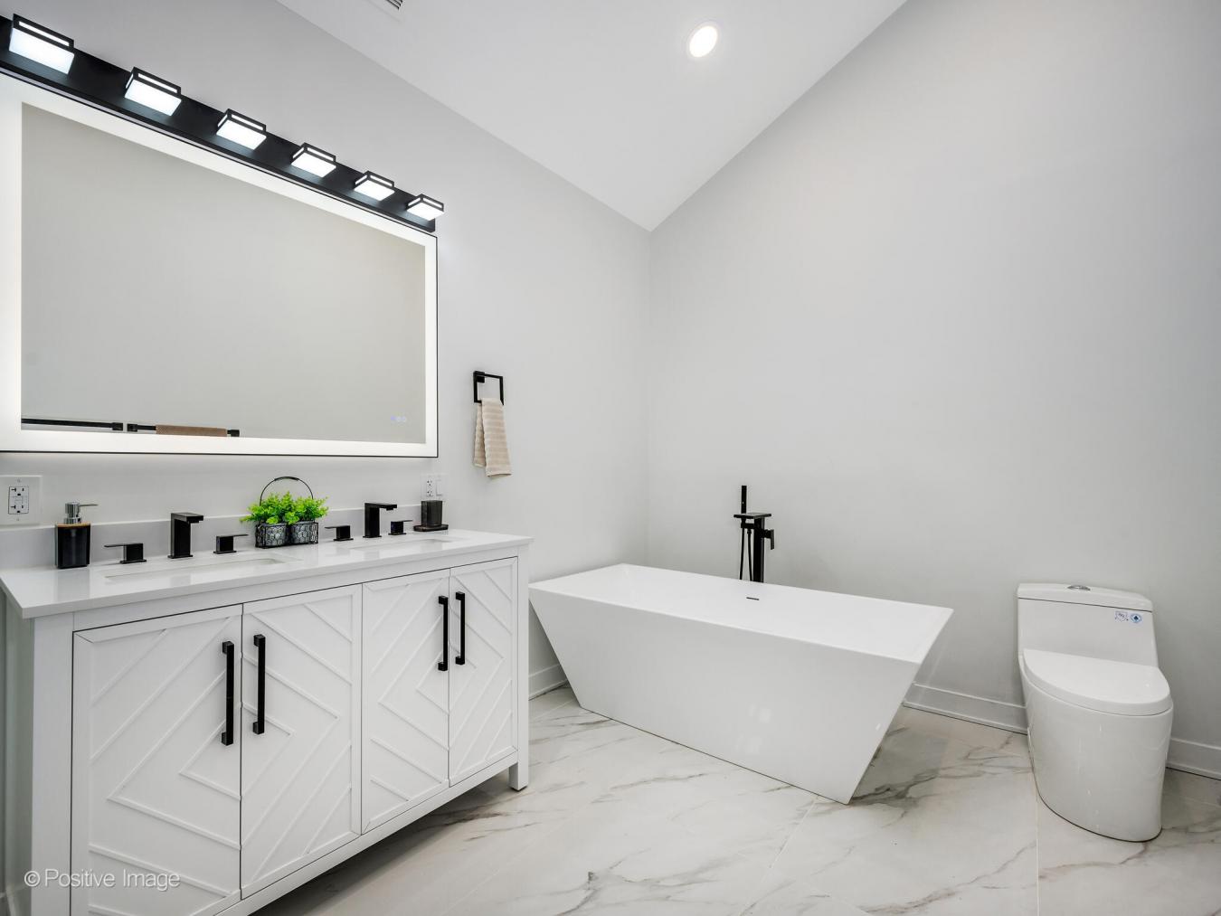 Chicago, Cook, 60657, United States, 4 Bedrooms Bedrooms, ,3 BathroomsBathrooms,Residential,For Sale,2010474