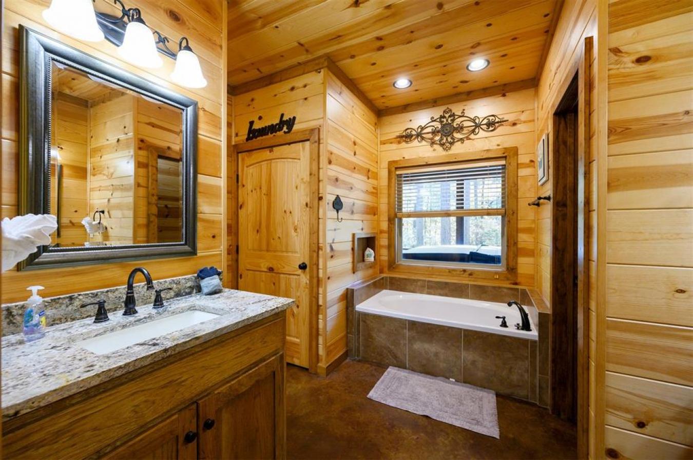 Broken Bow, McCurtain, 74728, United States, 4 Bedrooms Bedrooms, ,2 BathroomsBathrooms,Residential,For Sale,2010472