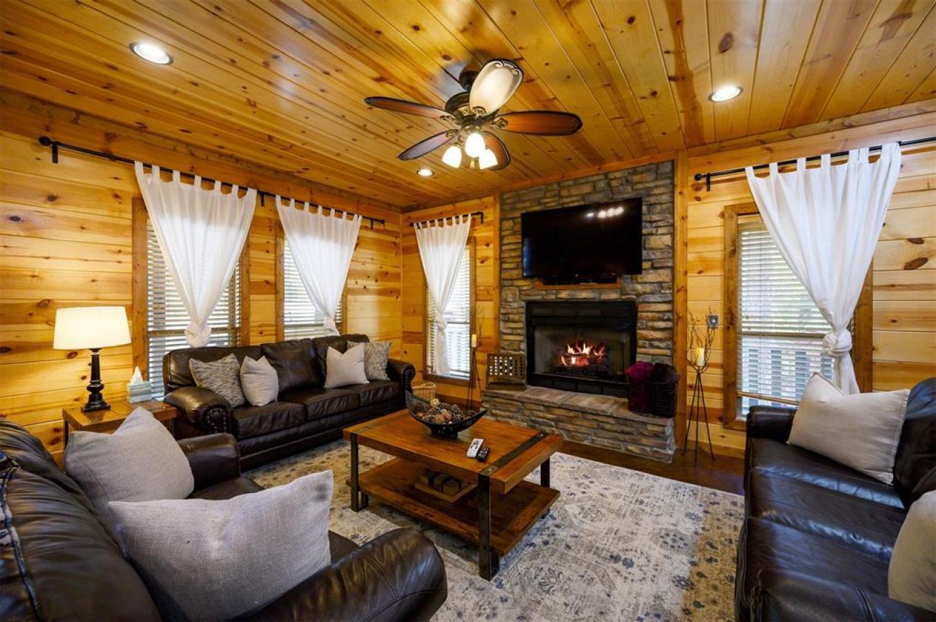 Broken Bow, McCurtain, 74728, United States, 4 Bedrooms Bedrooms, ,2 BathroomsBathrooms,Residential,For Sale,2010472