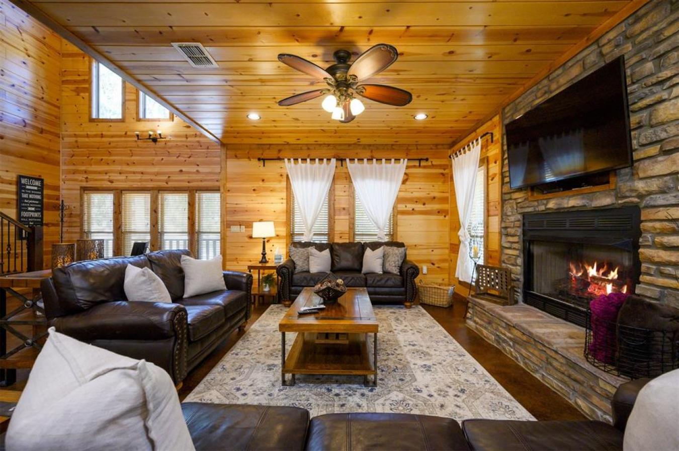 Broken Bow, McCurtain, 74728, United States, 4 Bedrooms Bedrooms, ,2 BathroomsBathrooms,Residential,For Sale,2010472