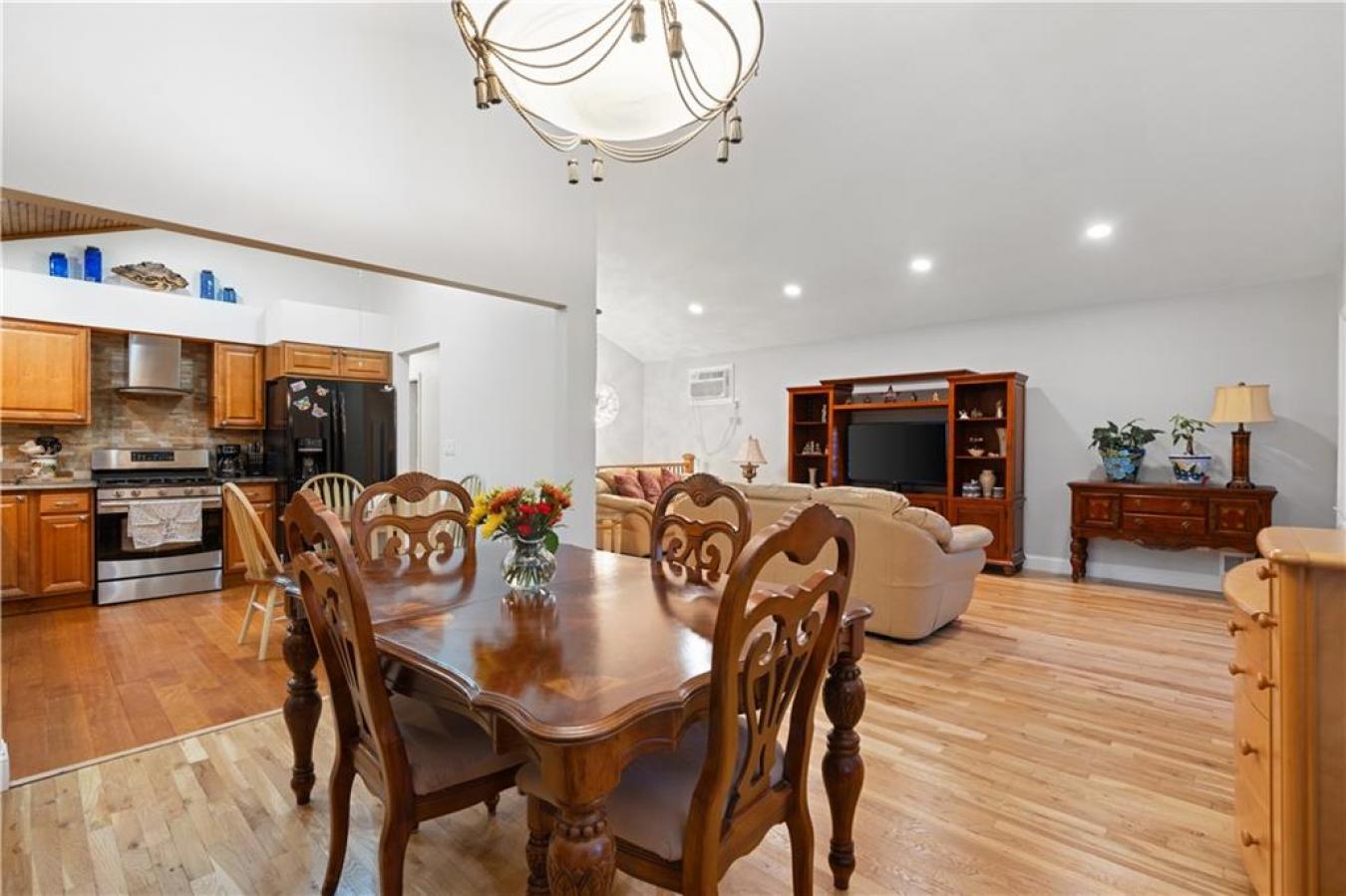 Staten Island, Staten Island, 10309, United States, ,Residential,For Sale,2010469