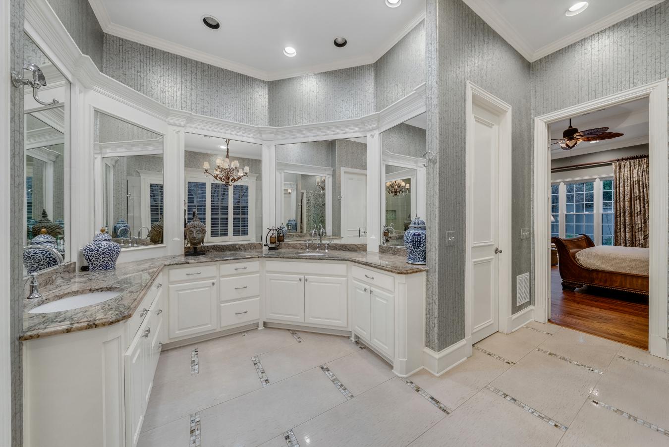 Dallas, Dallas, 75231, United States, 5 Bedrooms Bedrooms, ,4 BathroomsBathrooms,Residential,For Sale,2010468