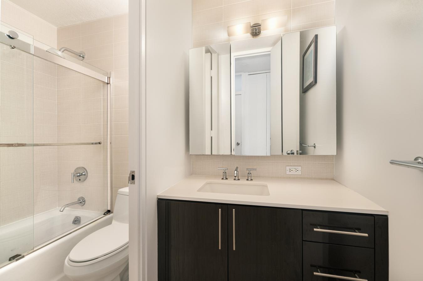 Murray Hill, New York, 10016, United States, 3 Bedrooms Bedrooms, ,2 BathroomsBathrooms,Residential,For Sale,2010462