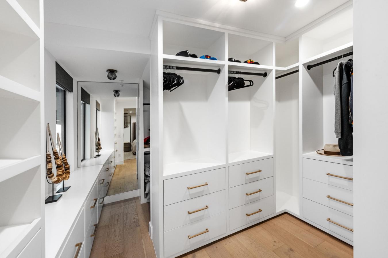 Manhattan Beach, Los Angeles, 90266, United States, 2 Bedrooms Bedrooms, ,2 BathroomsBathrooms,Residential,For Sale,2010869