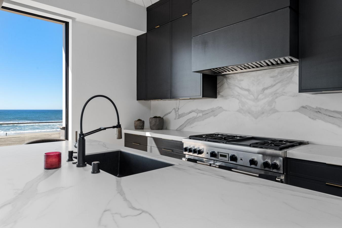 Manhattan Beach, Los Angeles, 90266, United States, 2 Bedrooms Bedrooms, ,2 BathroomsBathrooms,Residential,For Sale,2010869