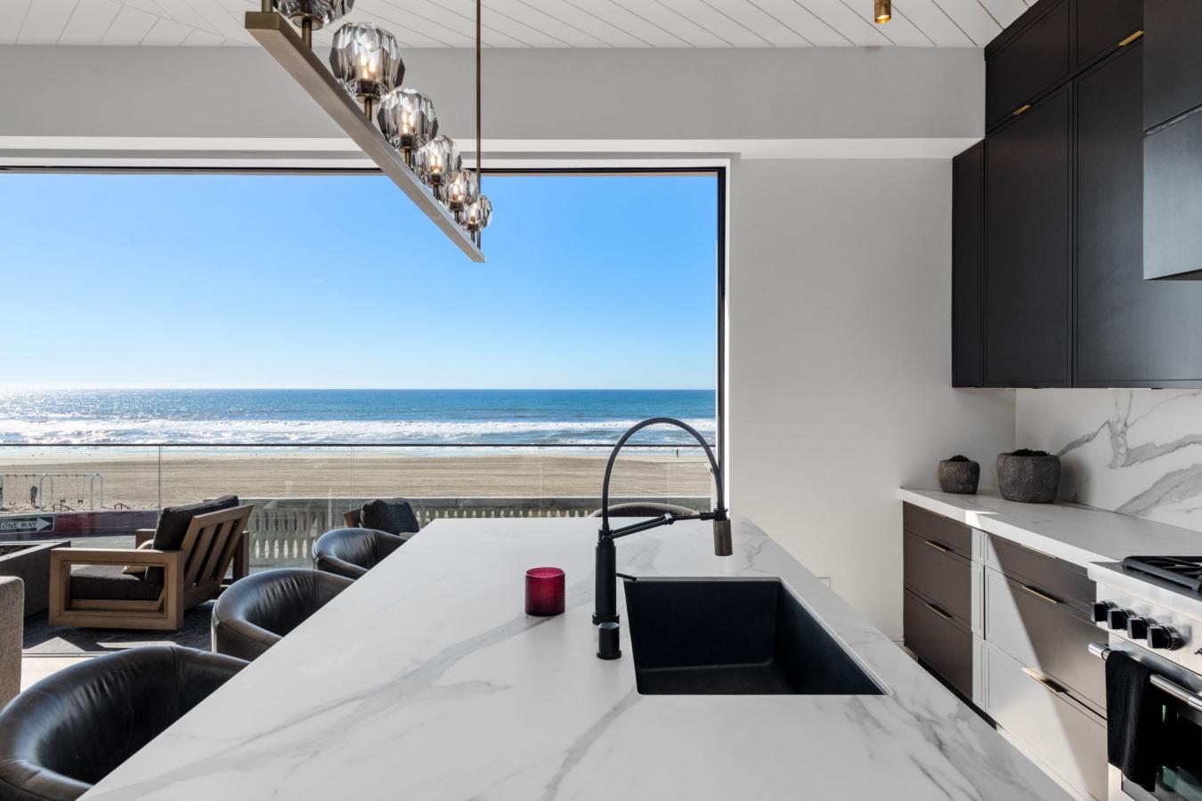 Manhattan Beach, Los Angeles, 90266, United States, 2 Bedrooms Bedrooms, ,2 BathroomsBathrooms,Residential,For Sale,2010869