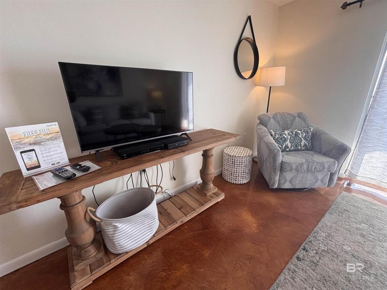 Great Price on this Extremely Clean and Well Maintained 1 Bedroom, 1 B – image 5