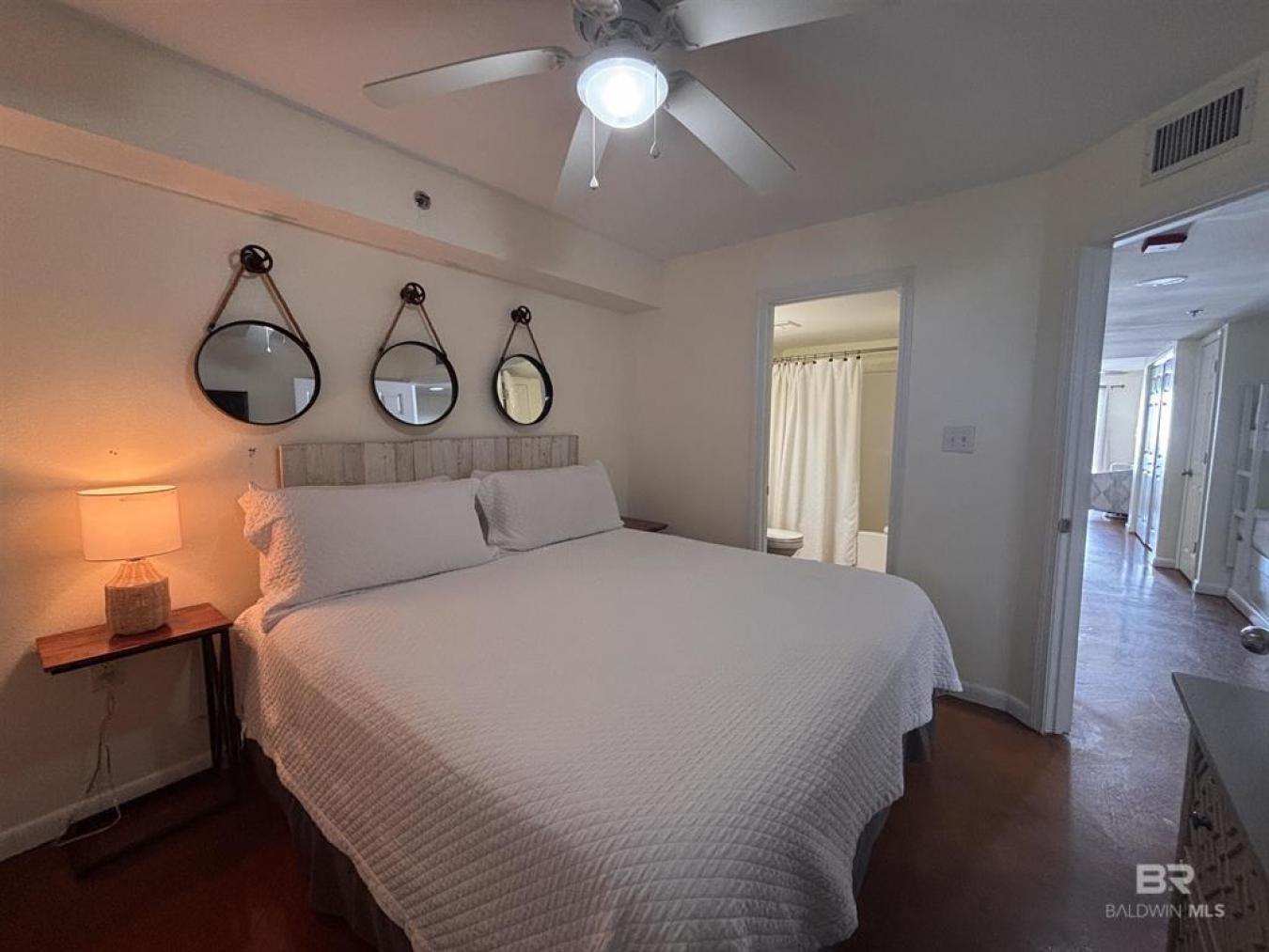 Great Price on this Extremely Clean and Well Maintained 1 Bedroom, 1 B – image 11