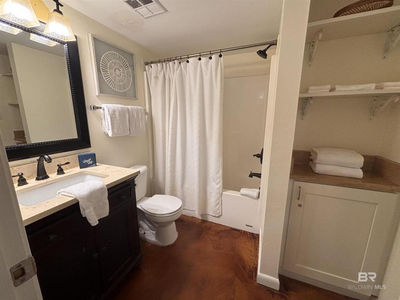Great Price on this Extremely Clean and Well Maintained 1 Bedroom, 1 B – image 14