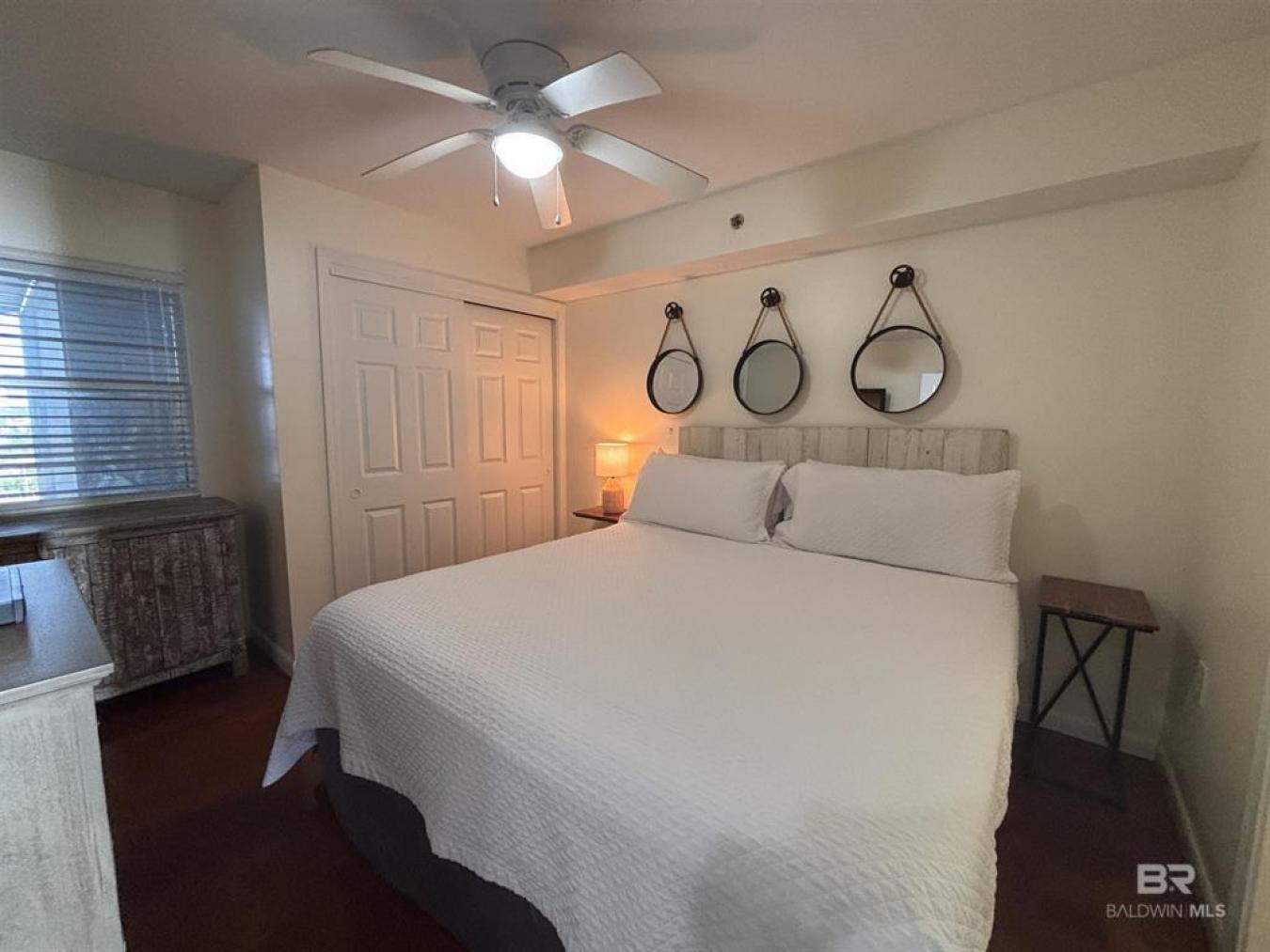 Great Price on this Extremely Clean and Well Maintained 1 Bedroom, 1 B – image 13