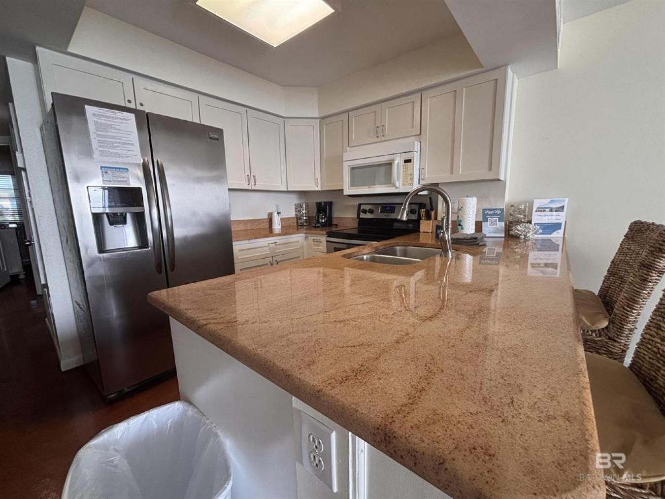 Great Price on this Extremely Clean and Well Maintained 1 Bedroom, 1 B – image 4