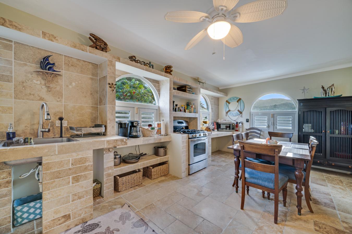 Yabucoa, 00767, Puerto Rico, 6 Bedrooms Bedrooms, ,4 BathroomsBathrooms,Residential,For Sale,2010865