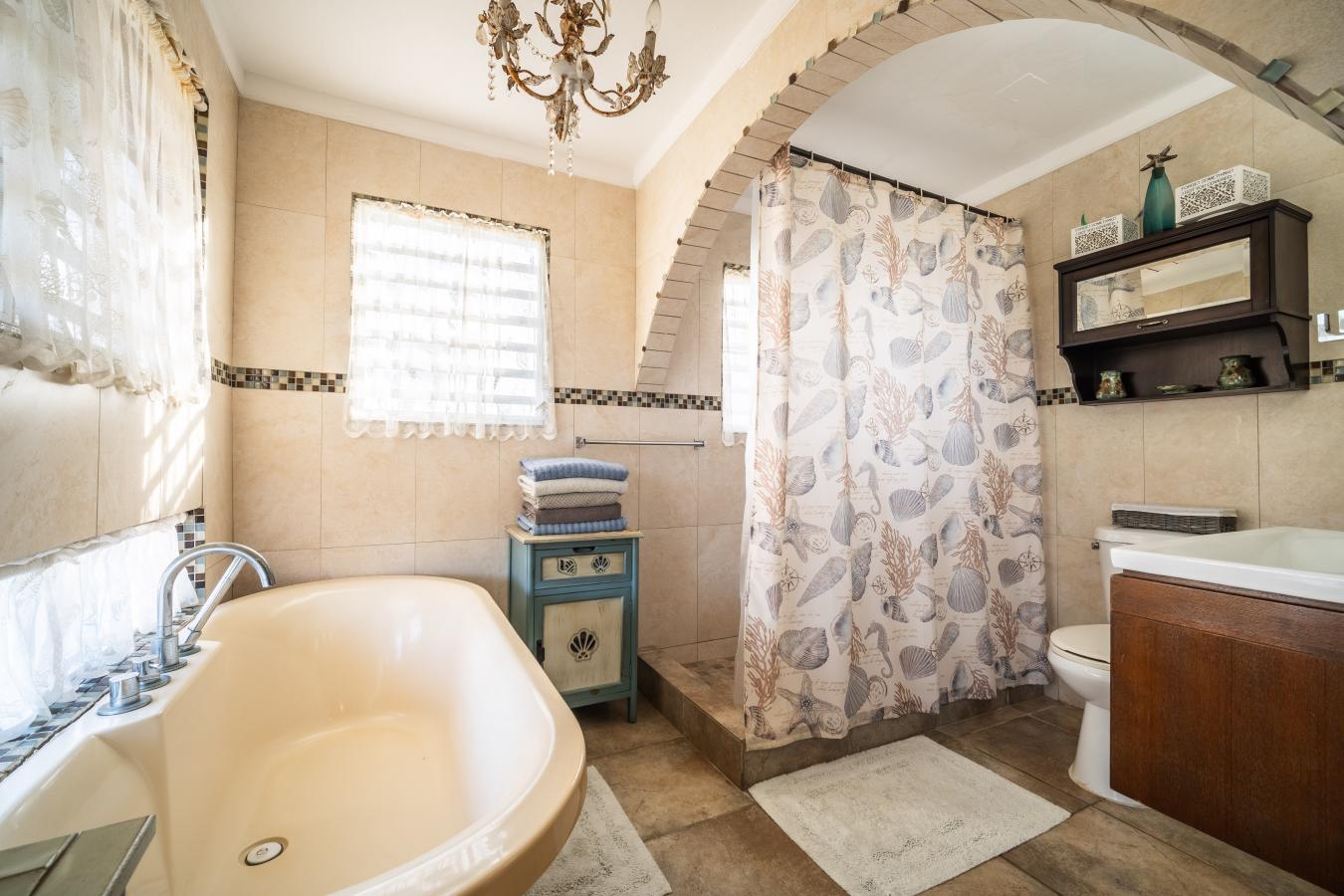 Yabucoa, 00767, Puerto Rico, 6 Bedrooms Bedrooms, ,4 BathroomsBathrooms,Residential,For Sale,2010865