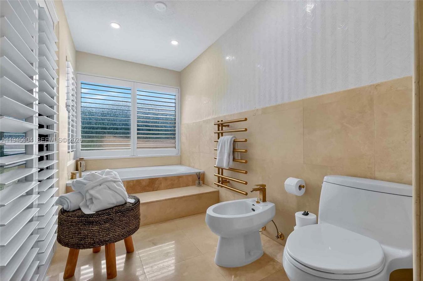 Palmetto Bay, Florida, 33158, United States, 4 Bedrooms Bedrooms, ,3 BathroomsBathrooms,Residential,For Sale,2010857