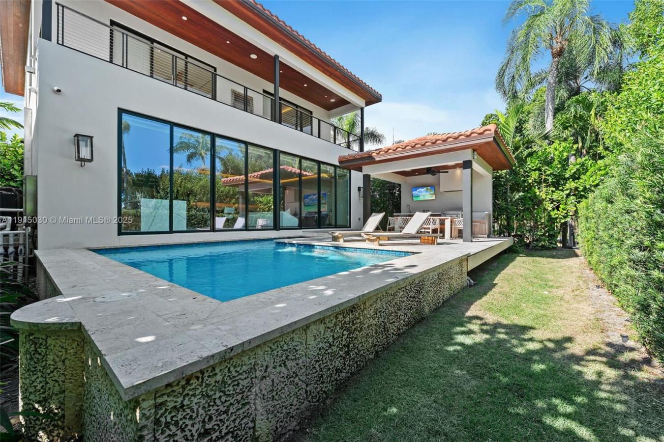 Miami Beach, Miami-Dade County, 33140, United States, ,Residential,For Sale,2011029