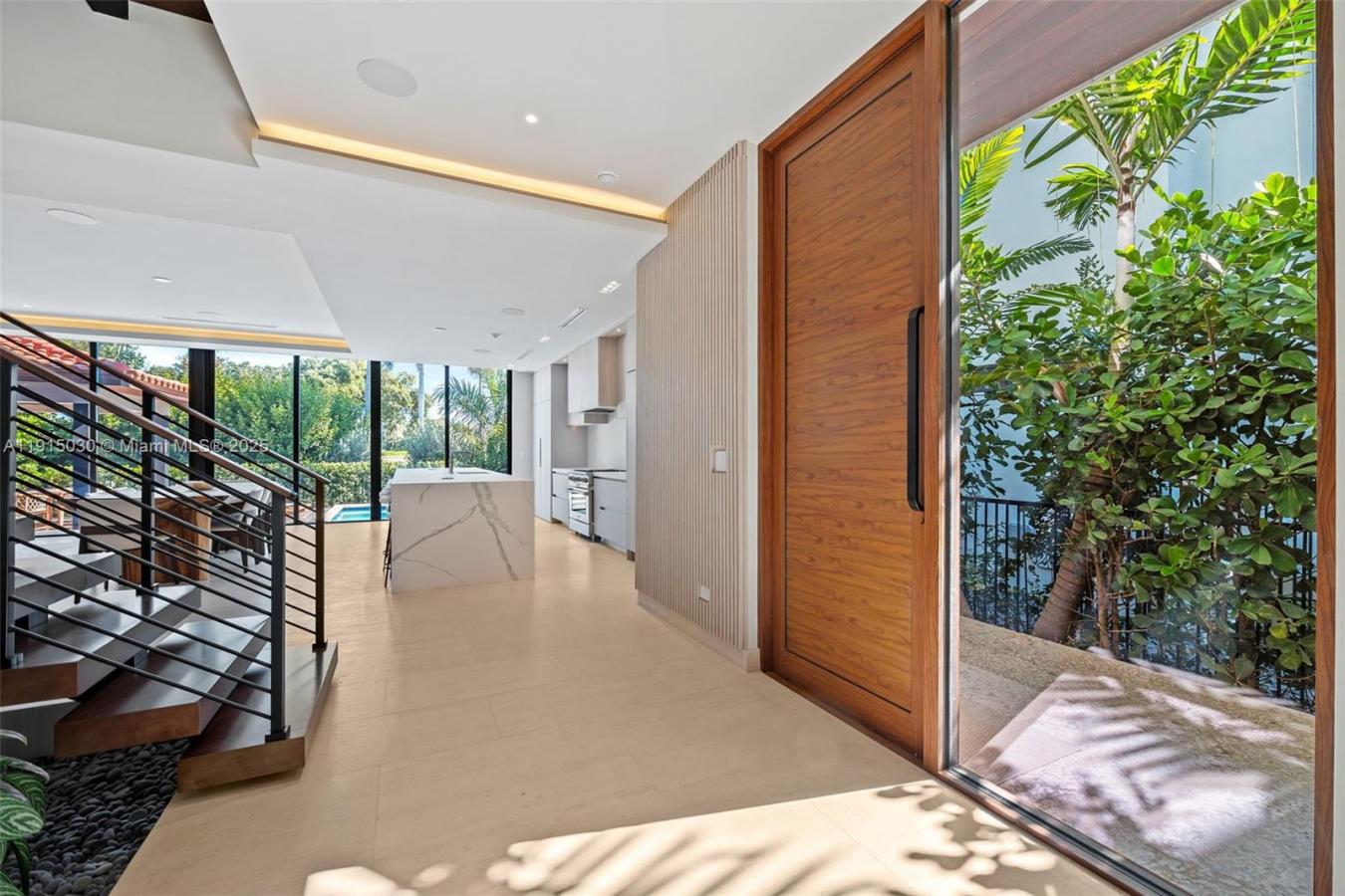 Miami Beach, Miami-Dade County, 33140, United States, ,Residential,For Sale,2011029