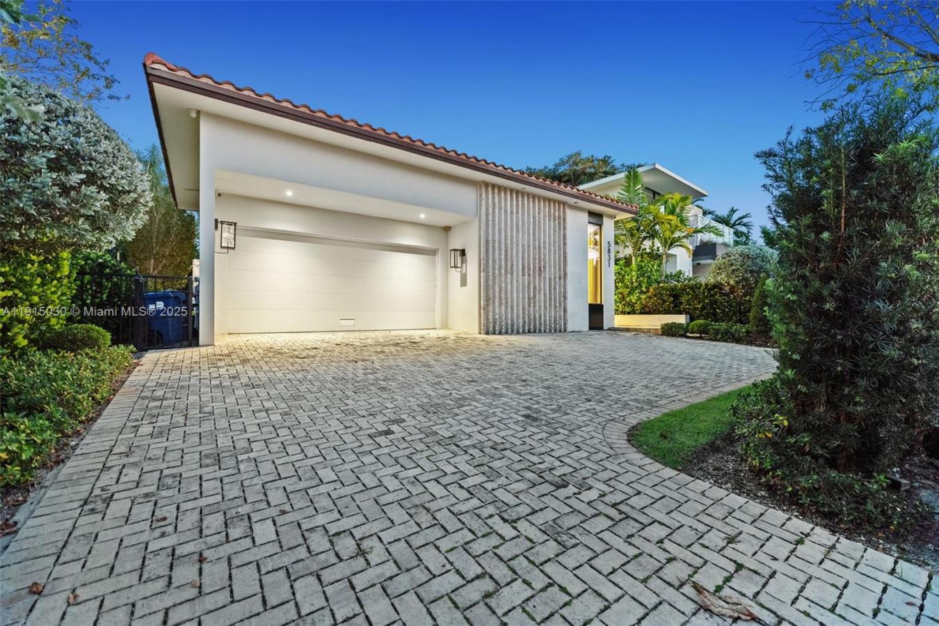 Miami Beach, Miami-Dade County, 33140, United States, ,Residential,For Sale,2011029