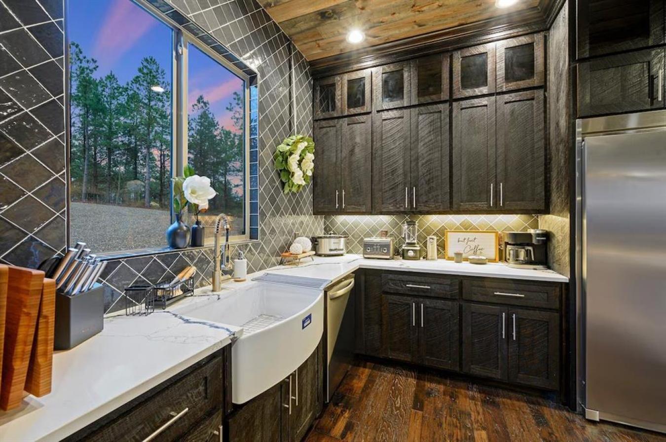 Broken Bow, McCurtain, 74728, United States, 5 Bedrooms Bedrooms, ,5 BathroomsBathrooms,Residential,For Sale,2011020