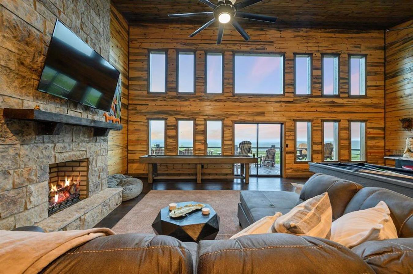 Broken Bow, McCurtain, 74728, United States, 5 Bedrooms Bedrooms, ,5 BathroomsBathrooms,Residential,For Sale,2011020