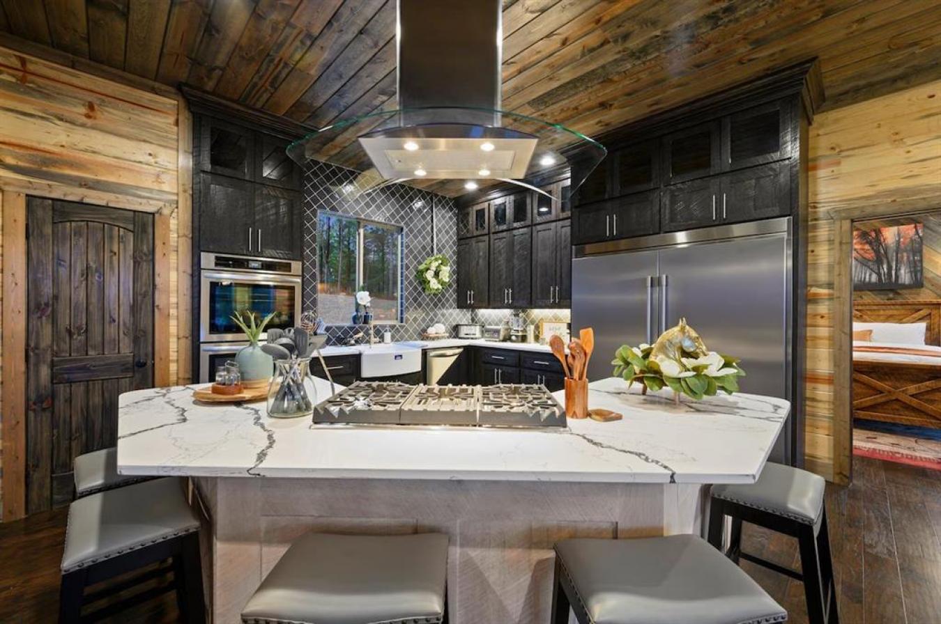 Broken Bow, McCurtain, 74728, United States, 5 Bedrooms Bedrooms, ,5 BathroomsBathrooms,Residential,For Sale,2011020