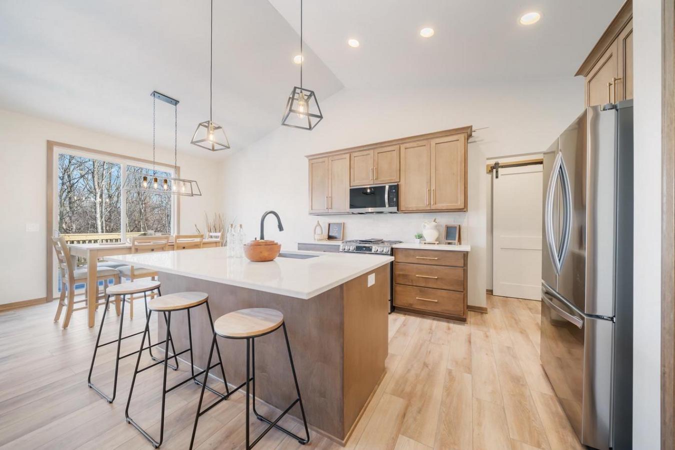 DE PERE, BROWN, 54115, United States, 5 Bedrooms Bedrooms, ,3 BathroomsBathrooms,Residential,For Sale,2011011