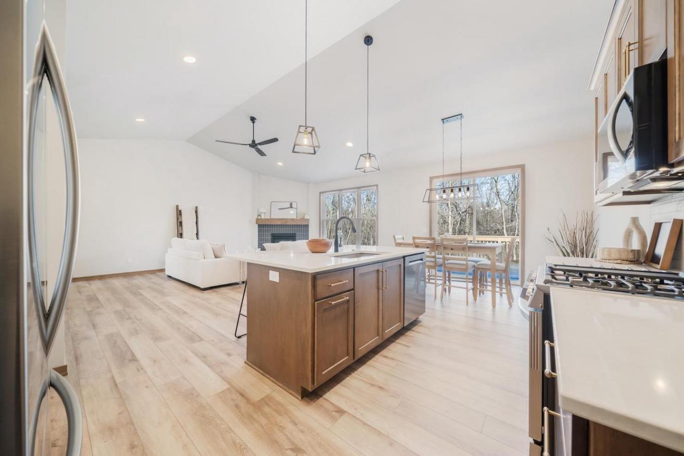 DE PERE, BROWN, 54115, United States, 5 Bedrooms Bedrooms, ,3 BathroomsBathrooms,Residential,For Sale,2011011