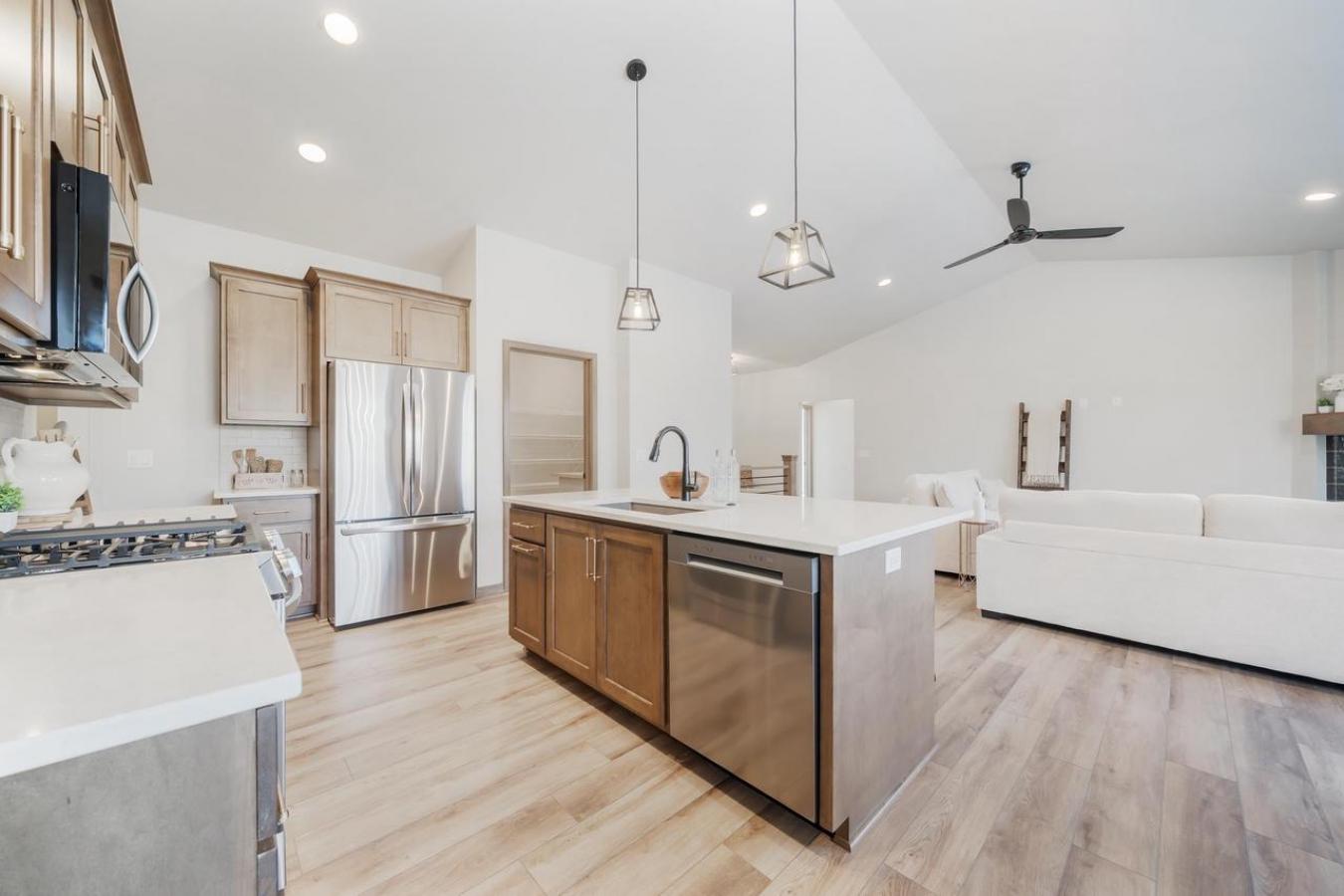 DE PERE, BROWN, 54115, United States, 5 Bedrooms Bedrooms, ,3 BathroomsBathrooms,Residential,For Sale,2011011