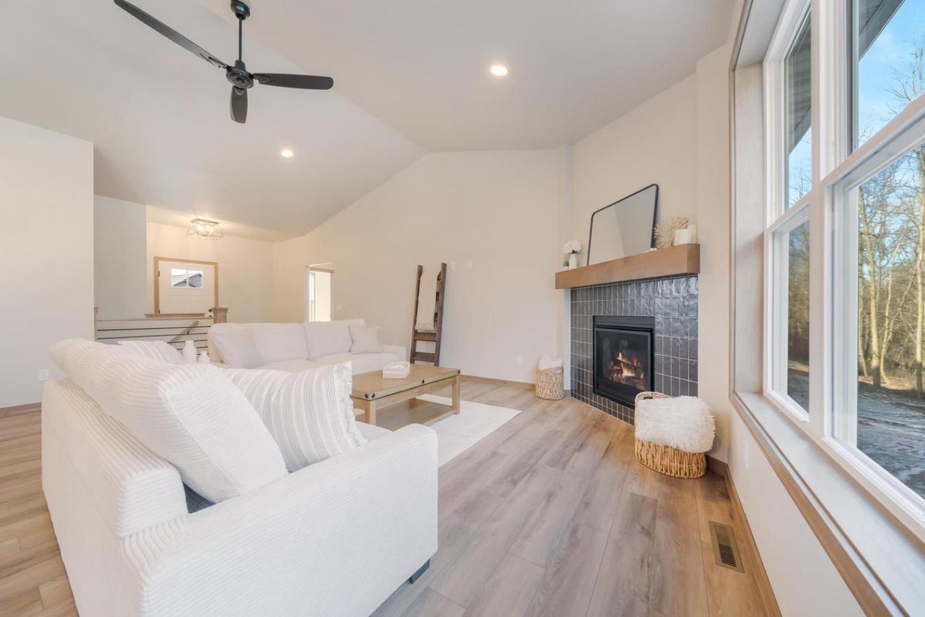 DE PERE, BROWN, 54115, United States, 5 Bedrooms Bedrooms, ,3 BathroomsBathrooms,Residential,For Sale,2011011