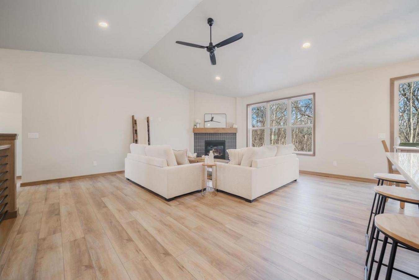 DE PERE, BROWN, 54115, United States, 5 Bedrooms Bedrooms, ,3 BathroomsBathrooms,Residential,For Sale,2011011