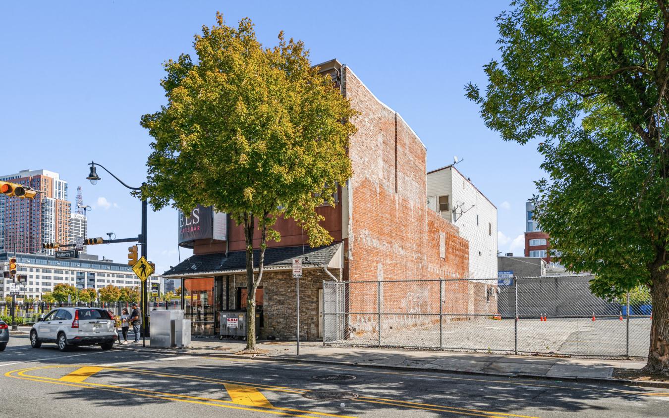 Newark City, Essex, 07102, United States, ,Residential,For Sale,2011384