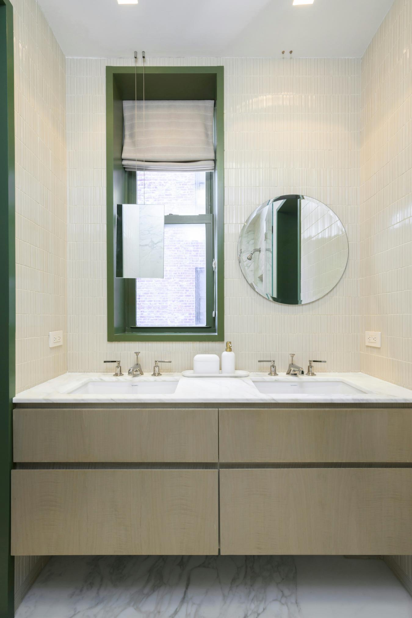 New York, New York, 10024, United States, 5 Bedrooms Bedrooms, ,3 BathroomsBathrooms,Residential,For Sale,2011171