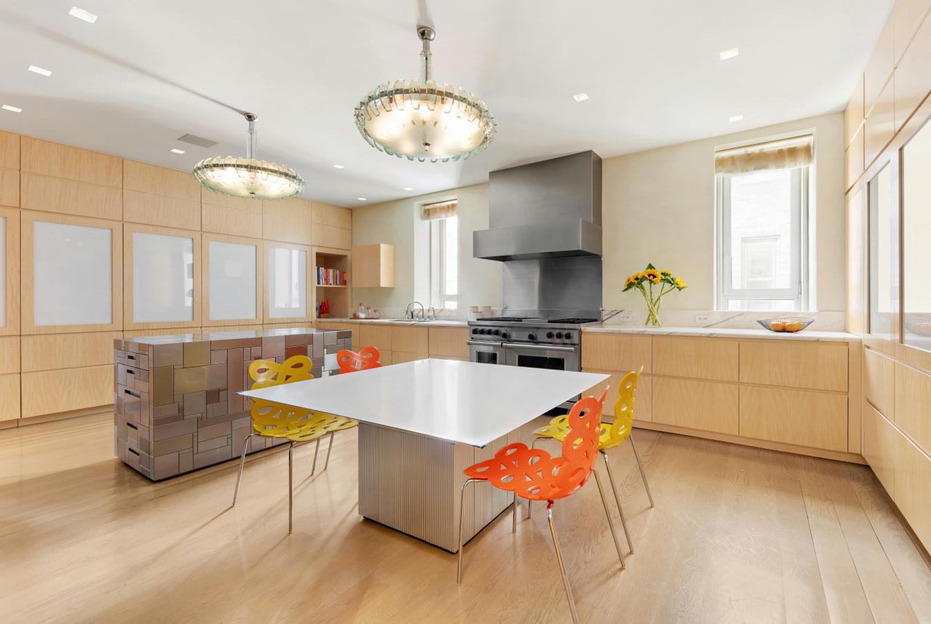 New York, New York, 10024, United States, 5 Bedrooms Bedrooms, ,3 BathroomsBathrooms,Residential,For Sale,2011171