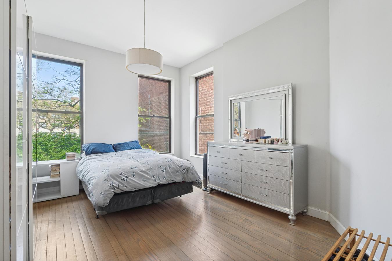 Central Harlem, New York, 10035, United States, 8 Bedrooms Bedrooms, ,4 BathroomsBathrooms,Residential,For Sale,2011169