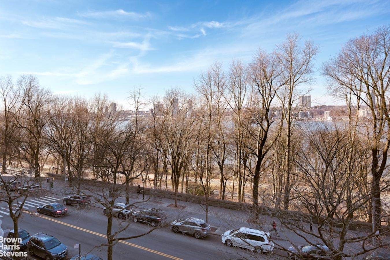 New York, New York, 10024, United States, 3 Bedrooms Bedrooms, ,2 BathroomsBathrooms,Residential,For Sale,2011170