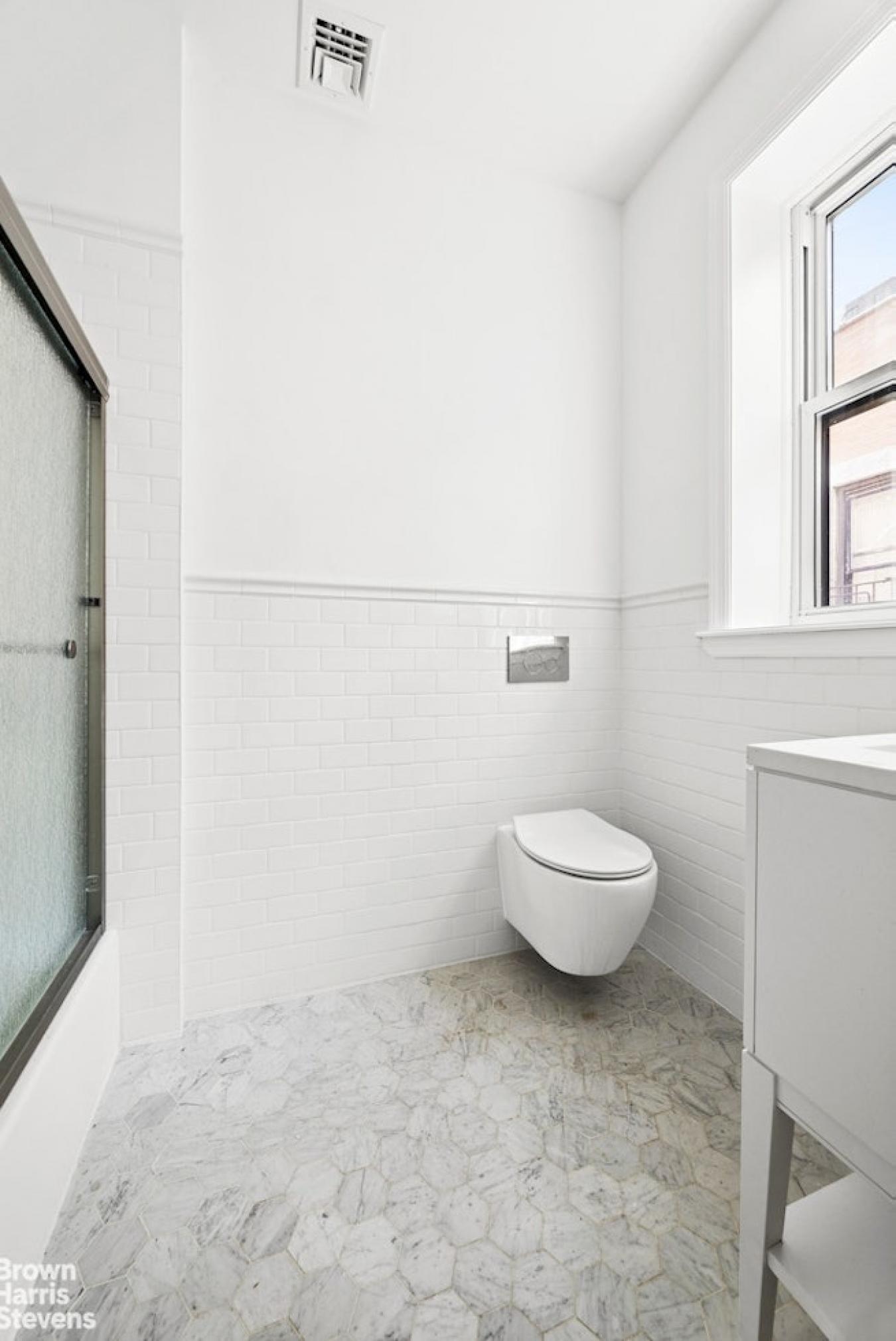 New York, New York, 10128, United States, 3 Bedrooms Bedrooms, ,2 BathroomsBathrooms,Residential,For Sale,2011166