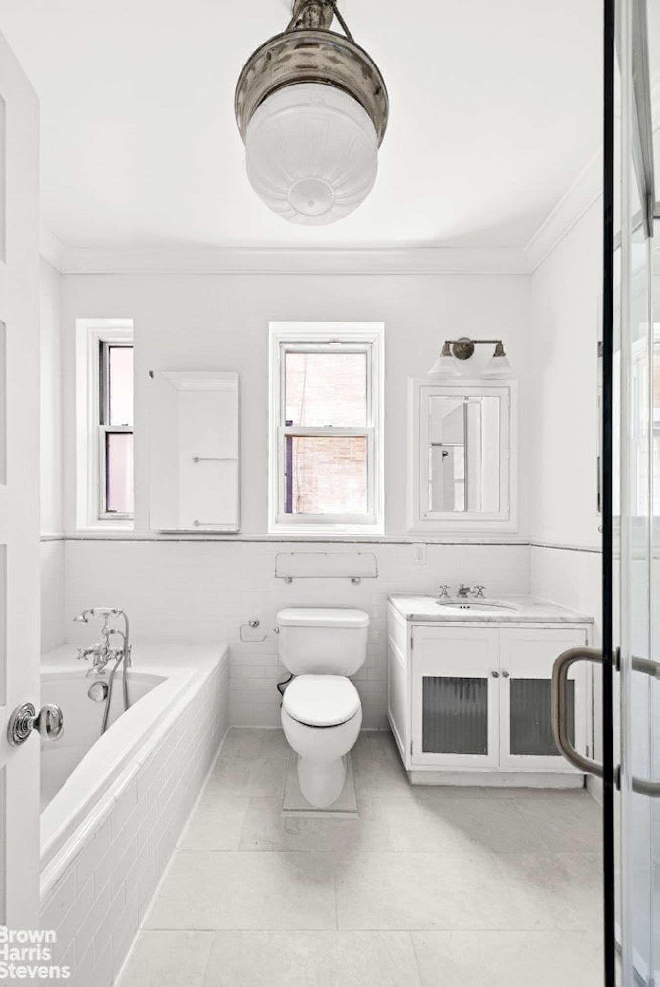 New York, New York, 10128, United States, 3 Bedrooms Bedrooms, ,2 BathroomsBathrooms,Residential,For Sale,2011166