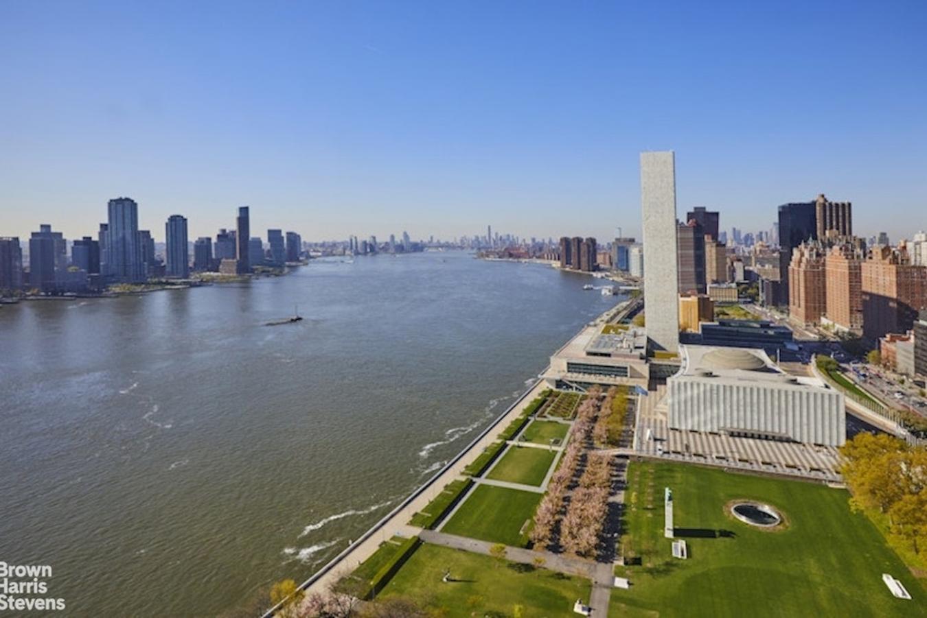 New York, New York, 10017, United States, 4 Bedrooms Bedrooms, ,4 BathroomsBathrooms,Residential,For Sale,2011163