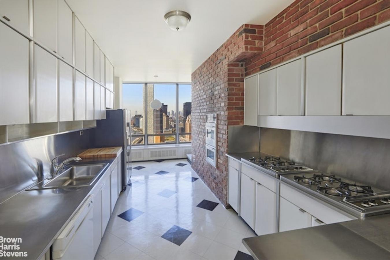 New York, New York, 10017, United States, 4 Bedrooms Bedrooms, ,4 BathroomsBathrooms,Residential,For Sale,2011163