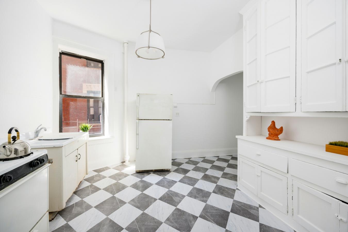 New York, New York, 10025, United States, 4 Bedrooms Bedrooms, ,2 BathroomsBathrooms,Residential,For Sale,2011162