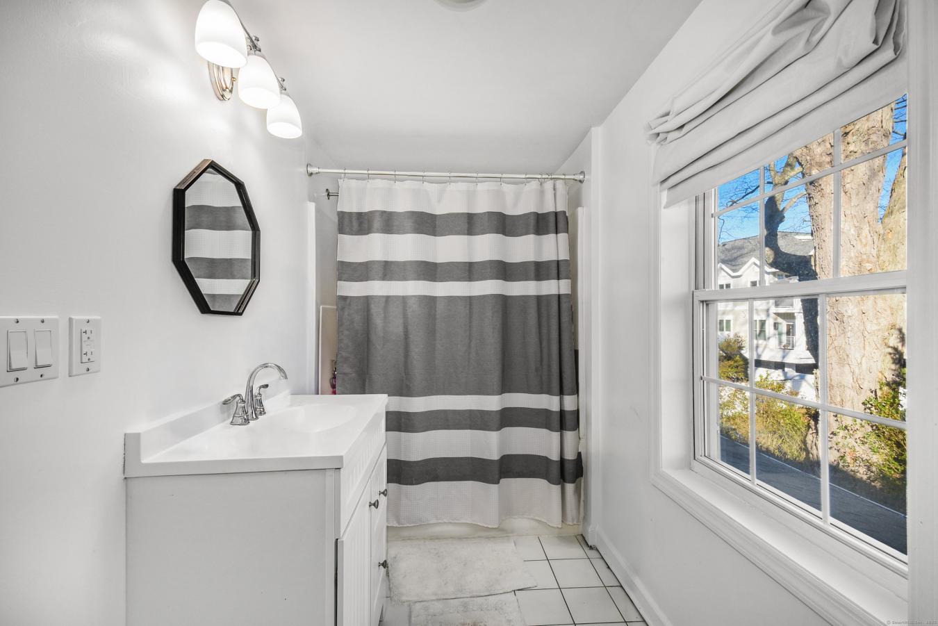 New Canaan, Connecticut, 06840, United States, 3 Bedrooms Bedrooms, ,1 BathroomBathrooms,Residential,For Sale,2011152